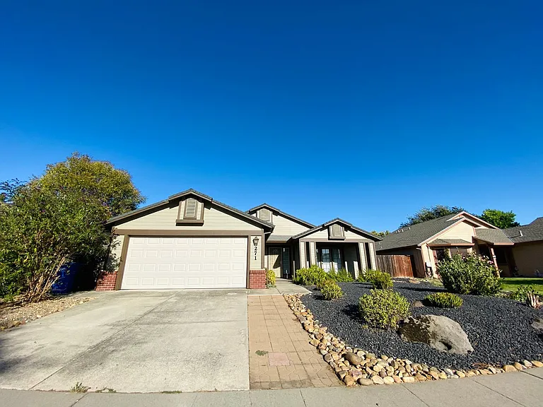 271 Allport Dr — Photo 2