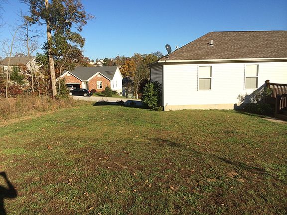 view of side yard