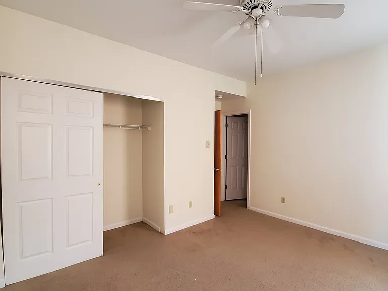 5788 Pershing Ave #3W — Photo 9