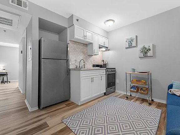 4th image of 1016 McGowan St #1B-1Ba-400Sqft