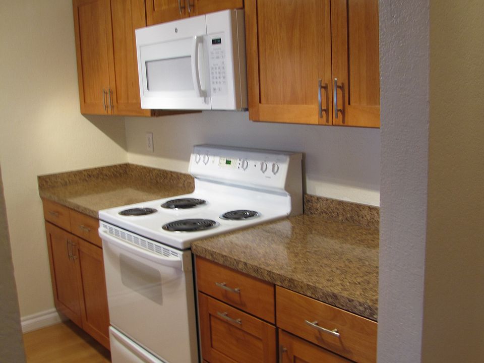 1st image of 19924 19th Ave NE APT 301A
