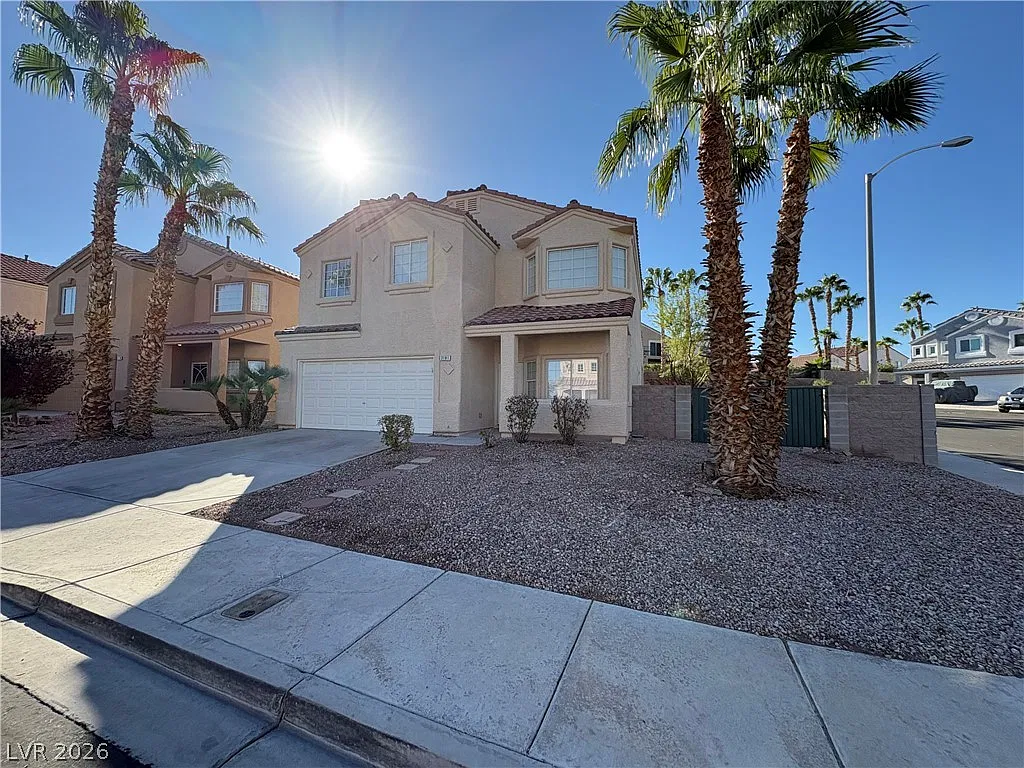 3 bed, 2.5 bath, 2017 sqft, $2,350 — Photo 1