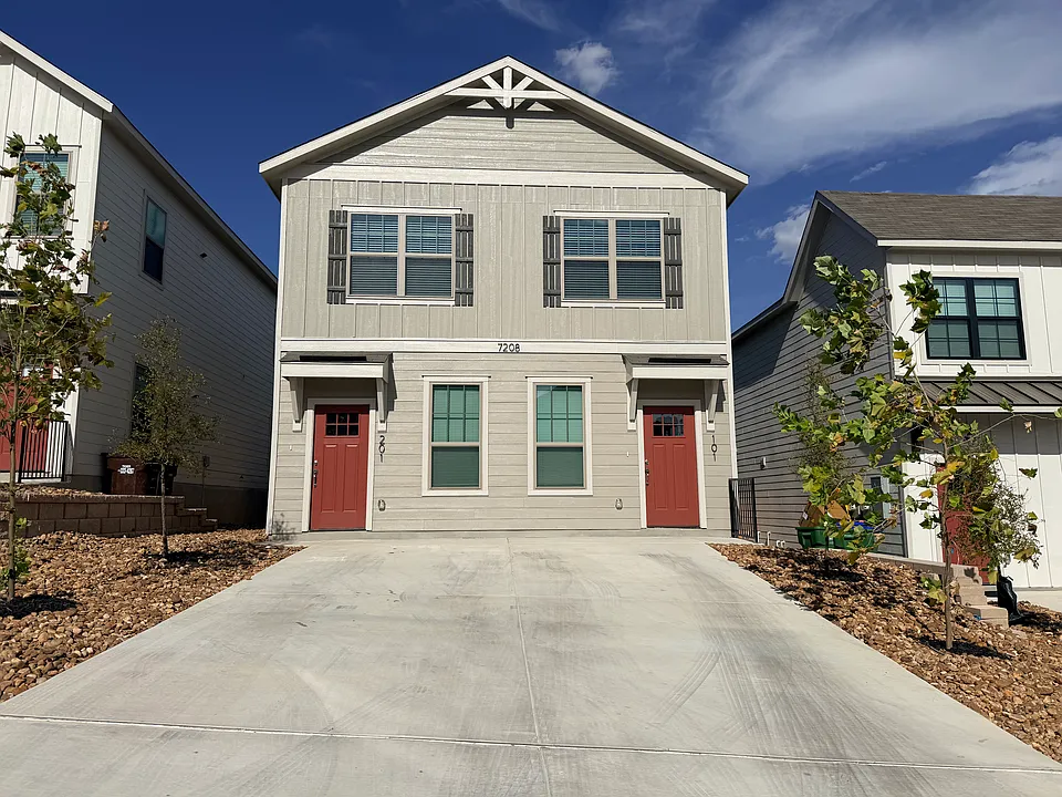7208 Magnolia Vlg #101