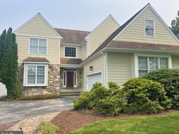 305 Langford Rd, Broomall, PA 19008