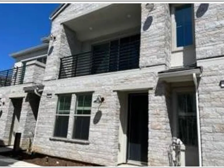 565 N Sylmar Ln — Photo 3