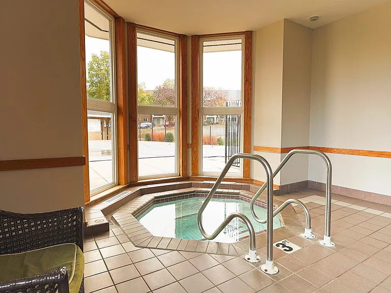 Lexington Townhomes and Apartments — Photo 4