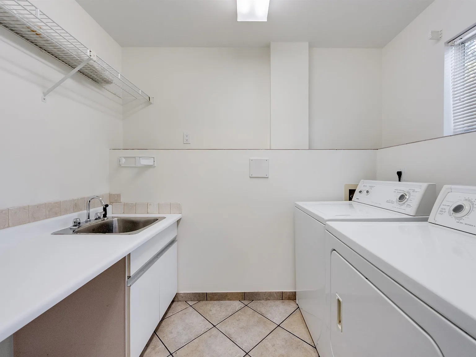 2 bed, 1302 sqft, $2,900 — Photo 3