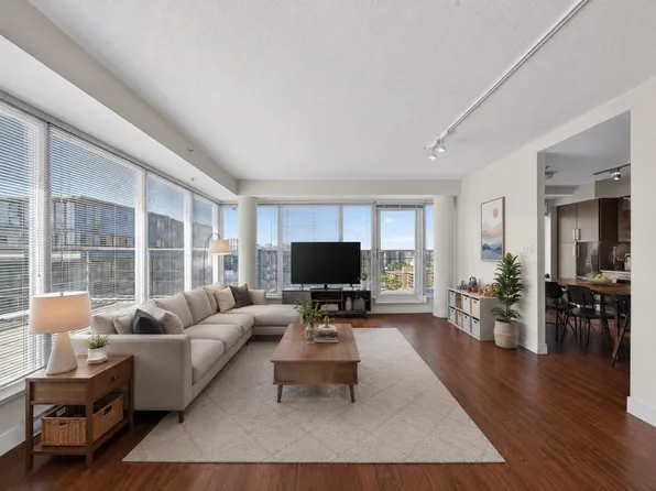 8068 Westminster Hwy #1803, Richmond, BC V6X 0C6