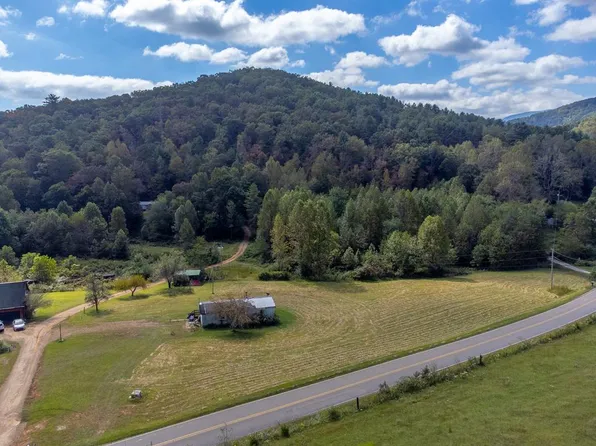 29 Halfway Back Ln, Franklin, NC 28734
