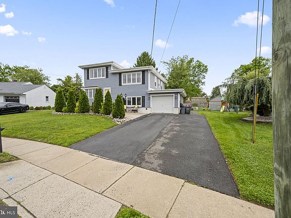 3rd image of 13 Mallory Way