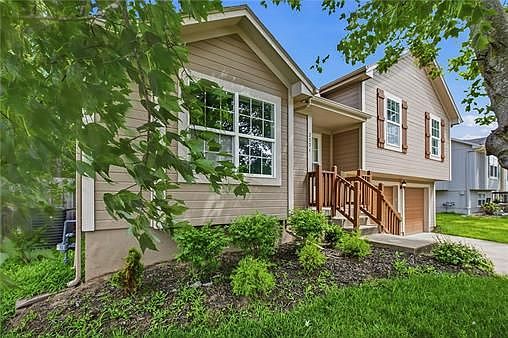 4th image of 2521 NW Richard Dr