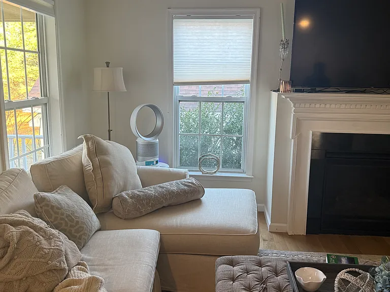Living room (furniture may differ)