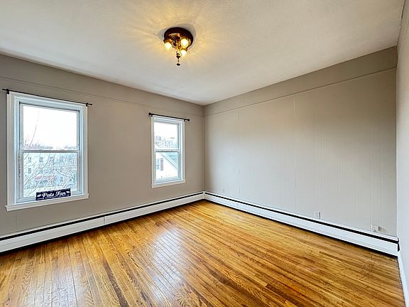 4th image of 20 Harding St