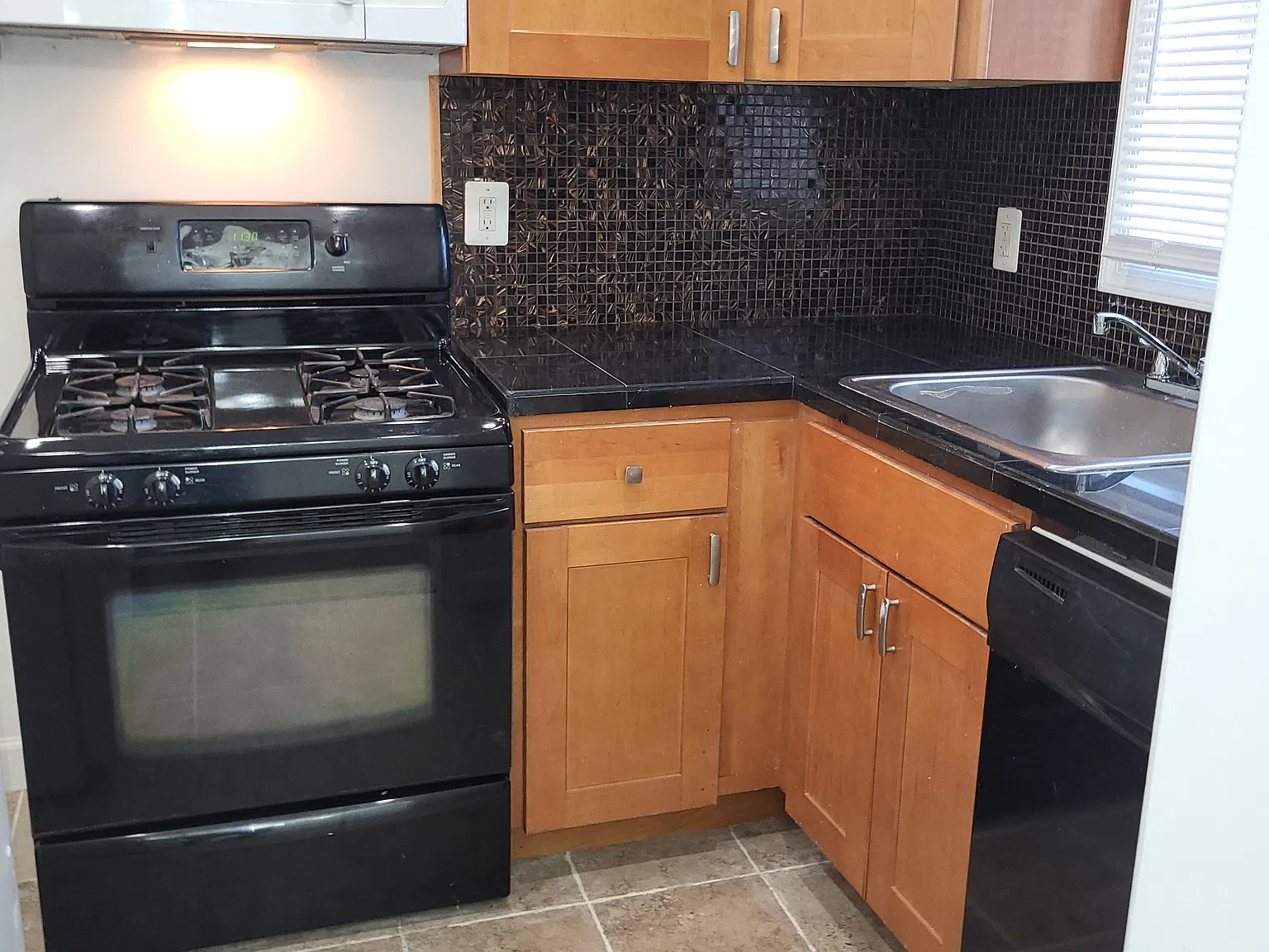 2 bed, 936 sqft, $1,400 — Photo 1