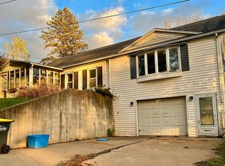 405 5th St, Galena, IL 61036