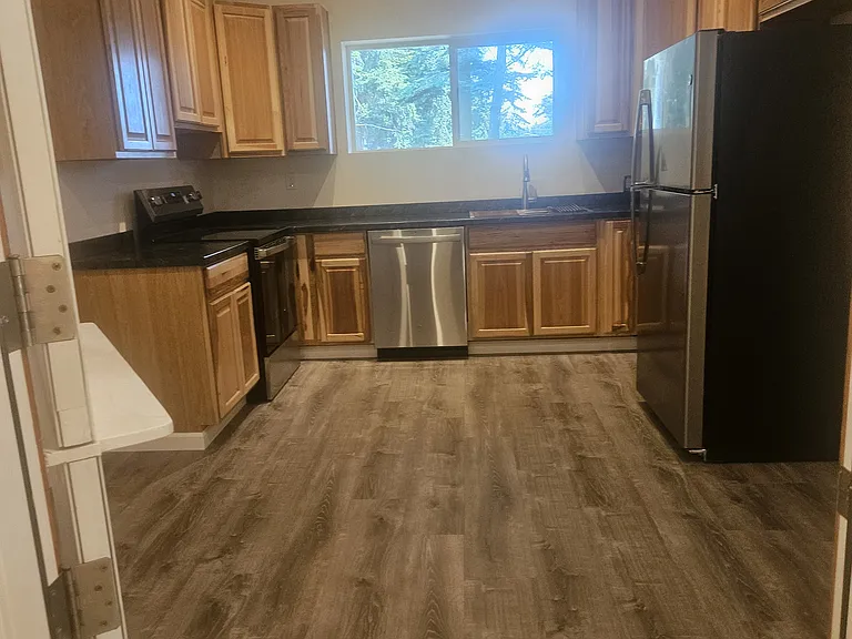 715 Bakken Rd #B — Photo 18