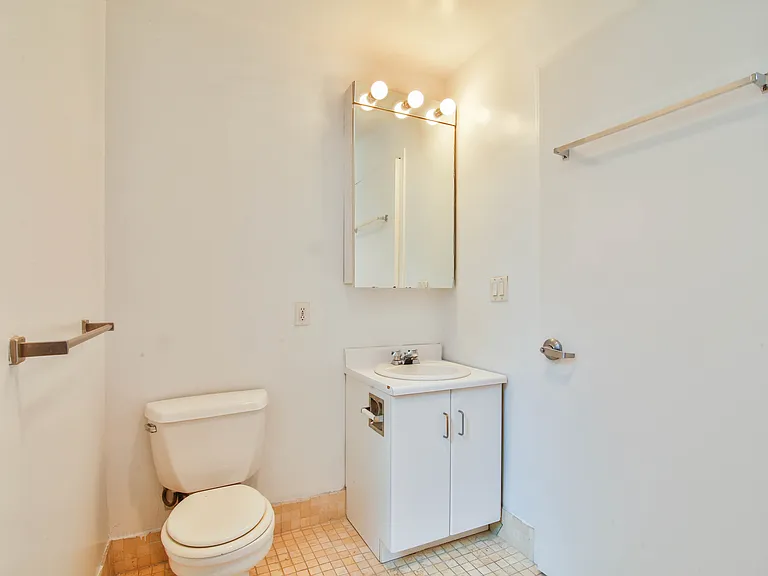 135 William St #13A — Photo 10