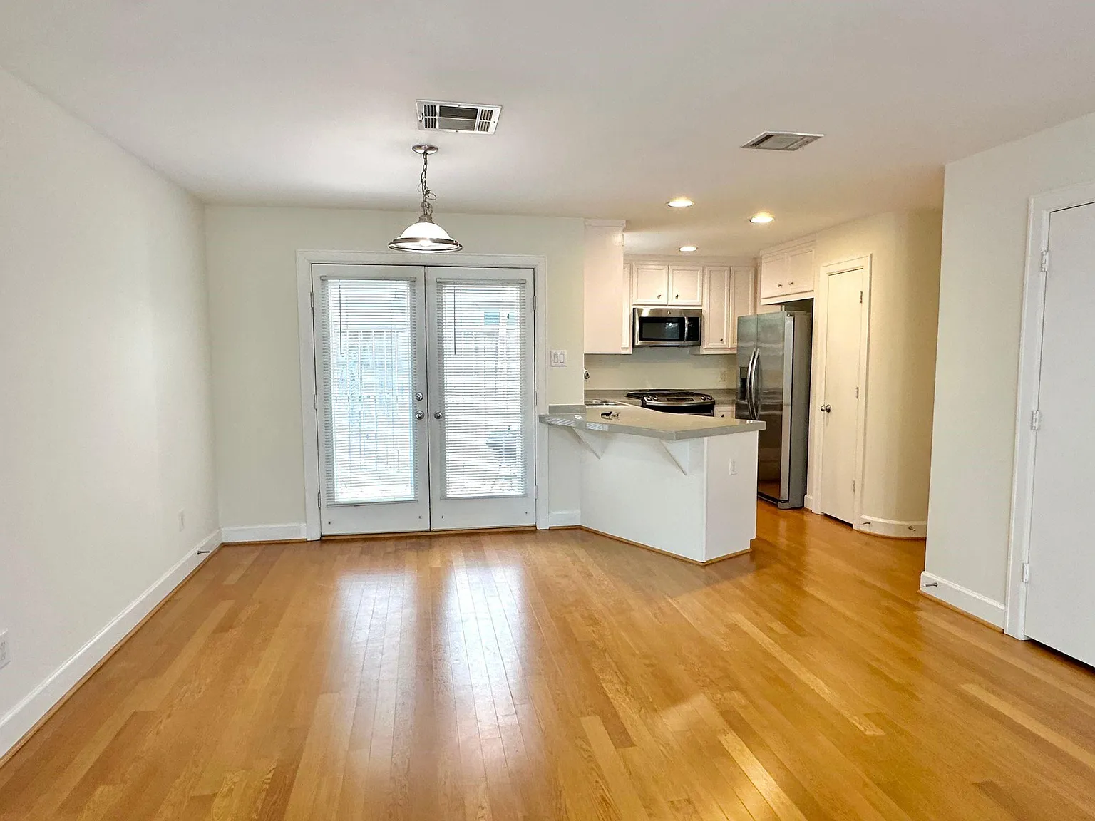 2 bed, 2.5 bath, 1567 sqft, $1,750 — Photo 3