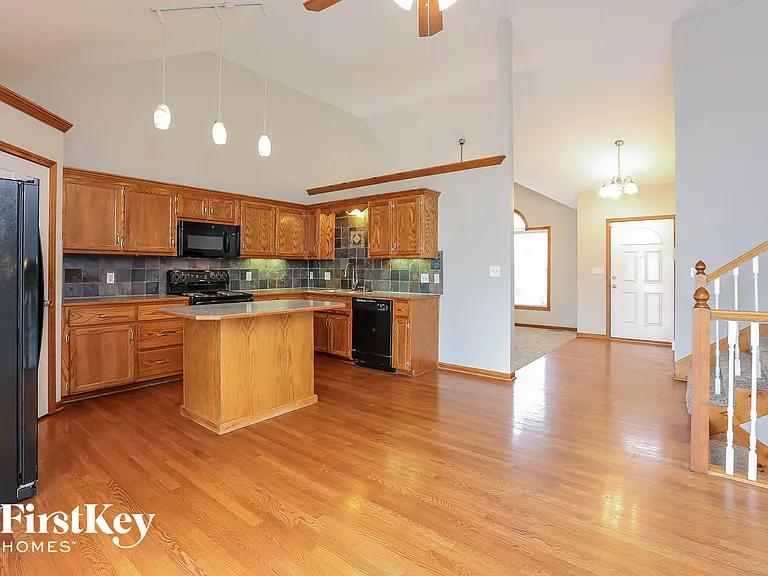 912 Madelyn Dr — Photo 6