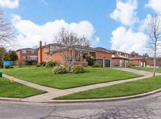 520 McLeod Cres, Pickering, ON L1W3M5