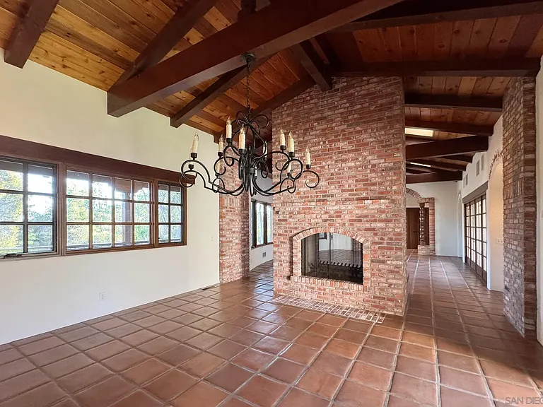 5443 Calzada Del Bosque — Photo 16