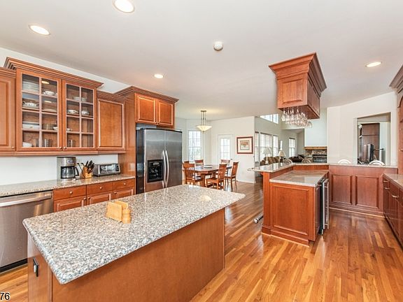 4th image of 1240 S Beverwyck Rd