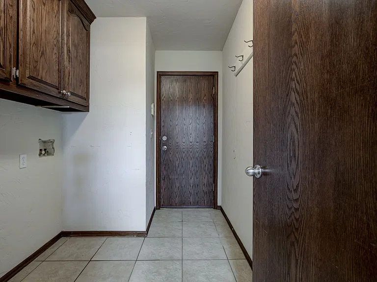 509 Finch St — Photo 34