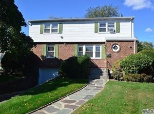 12 Flower Rd, Valley Stream, NY 11581