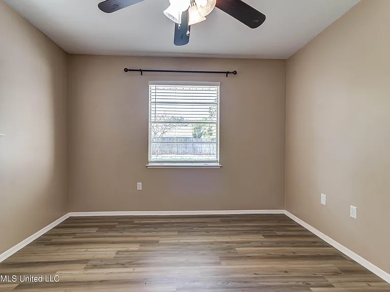 2323 Middlecoff Dr — Photo 29
