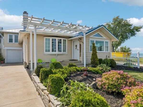 203 Ashland Ave, Huron, OH 44839
