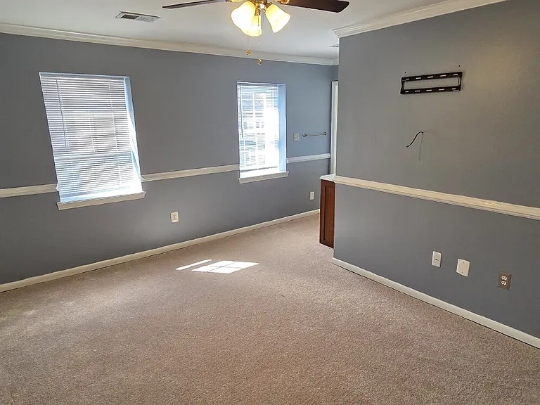 12735 Lighthouse Ln #UPSTAIRS — Photo 7
