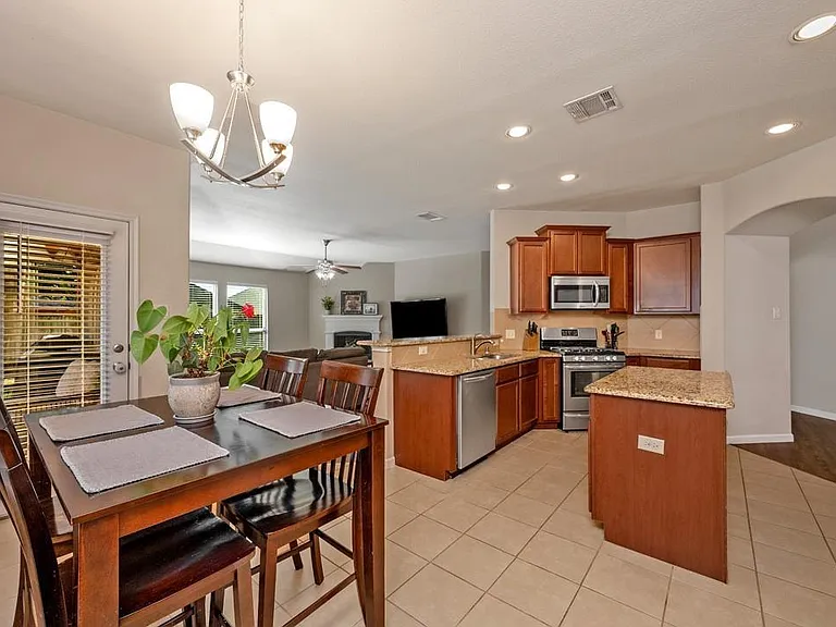 2413 Michelle Creek Dr — Photo 28