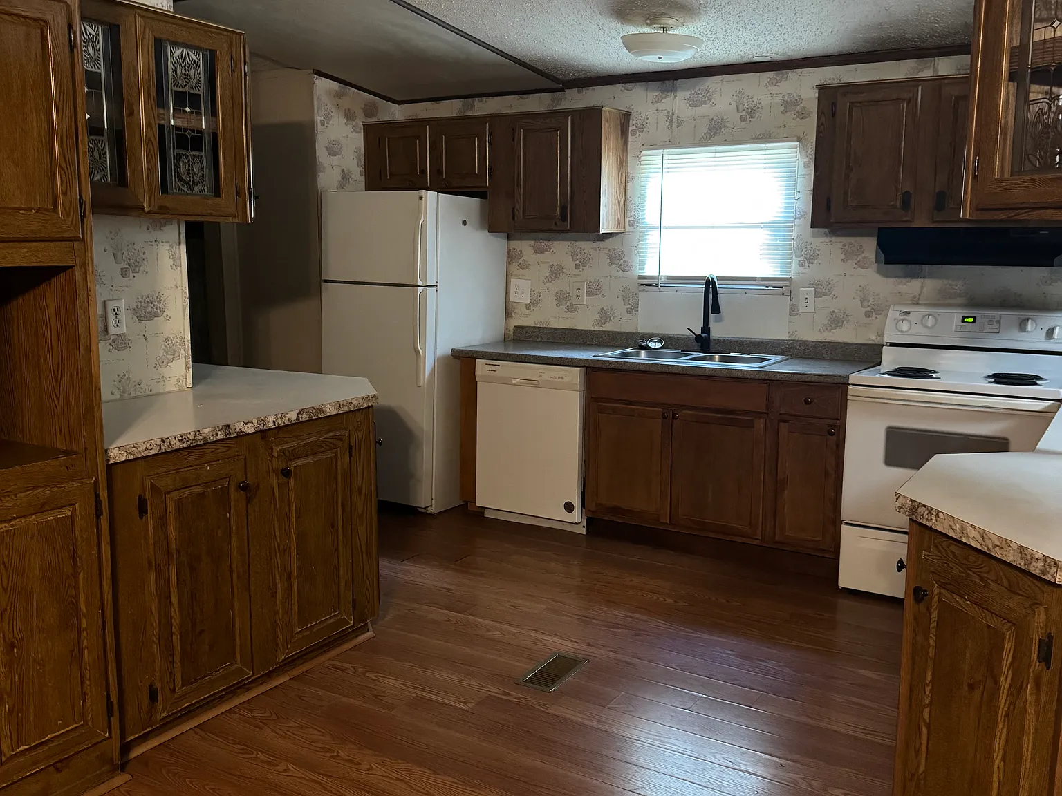 3 bed, 1456 sqft, $750 — Photo 4