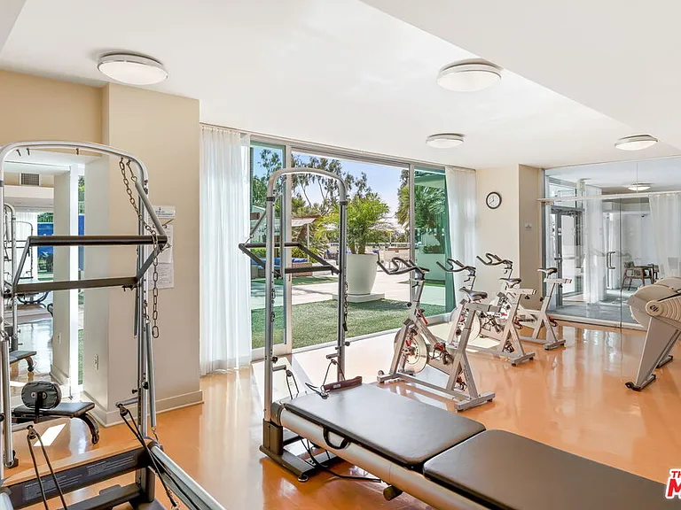 13700 Marina Pointe Dr #415 — Photo 22