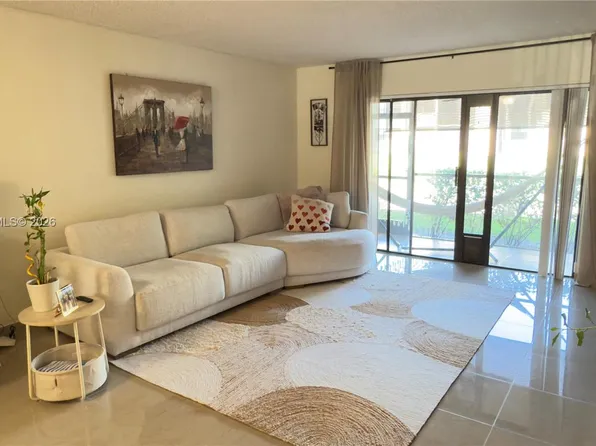 410 Lakeview Dr APT 103, Weston, FL 33326