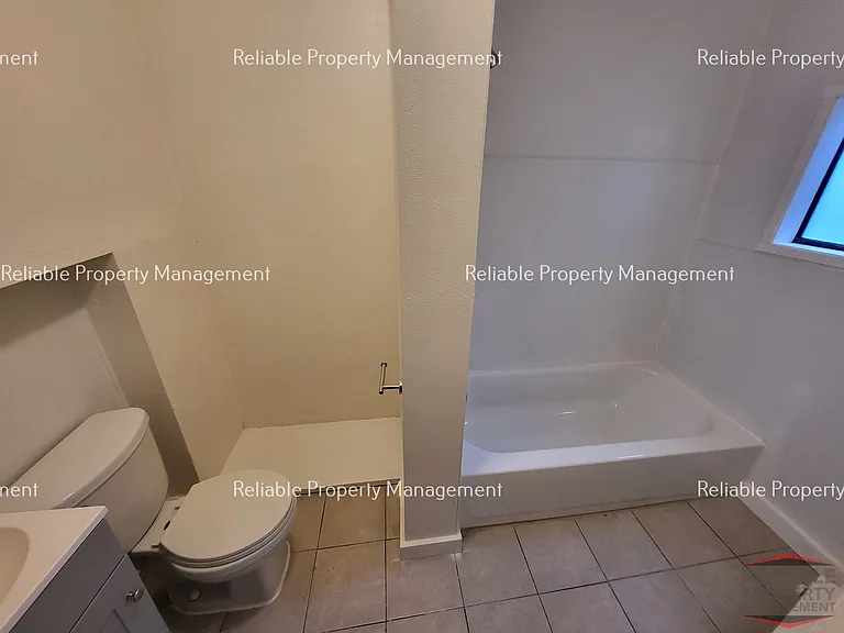674 N Water Ave — Photo 10