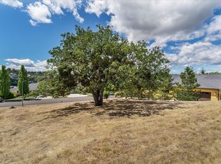 4359 Vista Pointe Dr, Medford, OR 97504