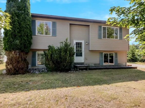 6331 Sunset Dr, Lake Ann, MI 49650