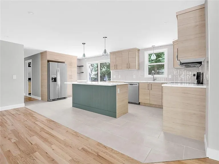 7 Jay Dr — Photo 13