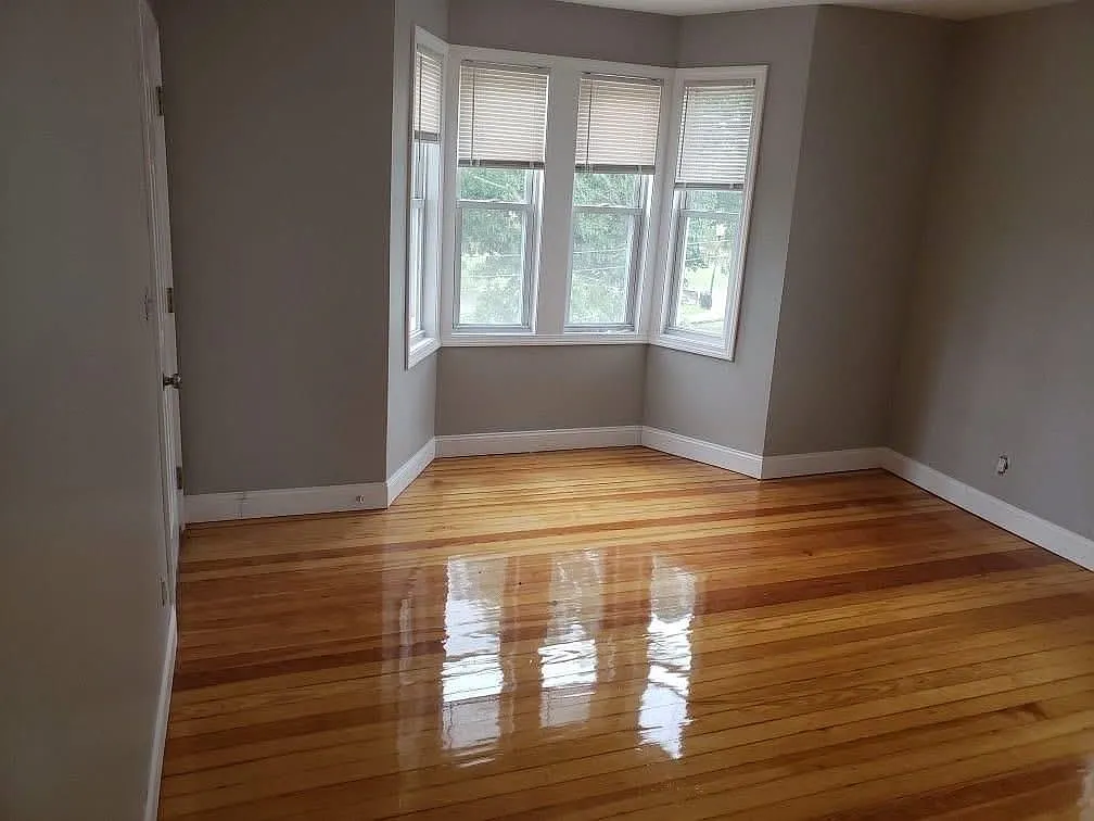 2 bed, 1.0 bath, 1100 sqft, $1,900 — Photo 2