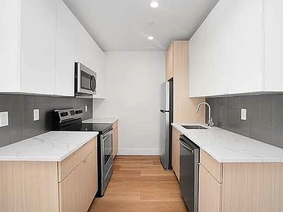 1st image of 23-33 Astoria Blvd #3C