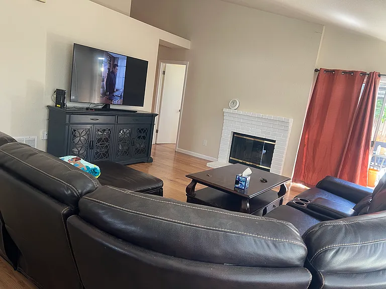 2010 Starling Way — Photo 5