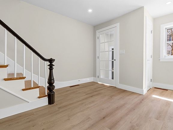 3rd image of 274 Havre St