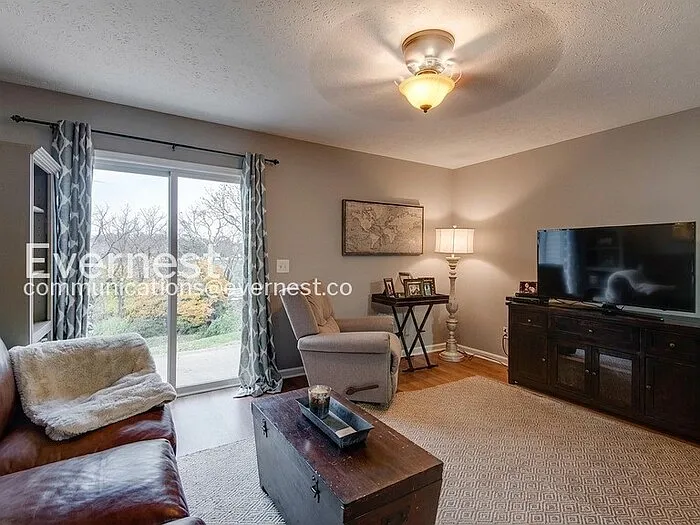 157 Shadow Glen Dr — Photo 10