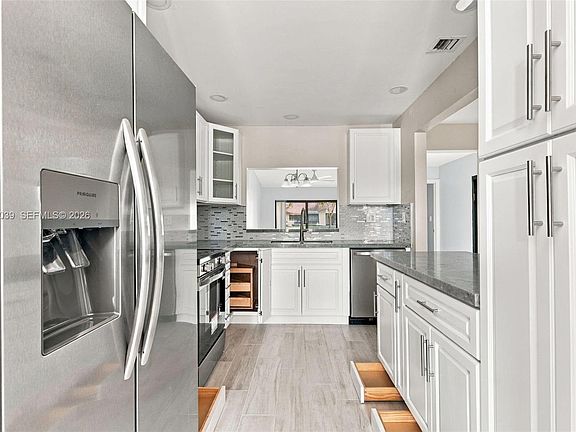 4th image of 937 NW 79th Ter