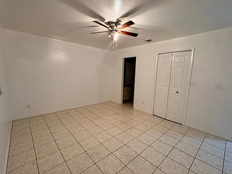 729 SW 39th St — Photo 15