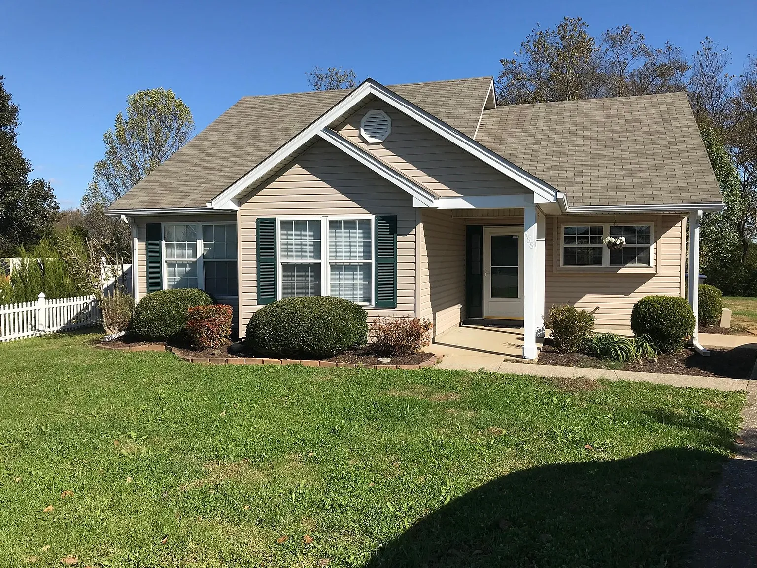 3 bed, 1150 sqft, $1,700 — Photo 1
