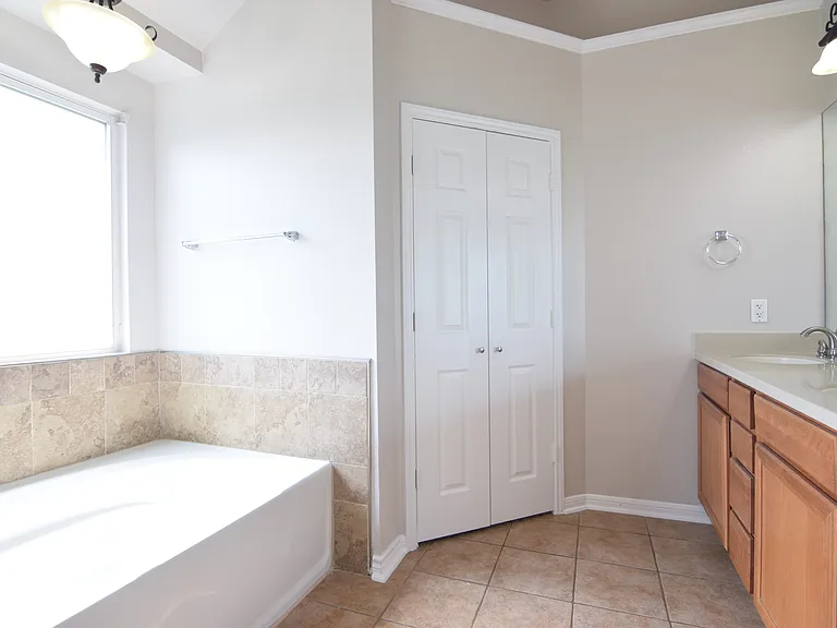 5619 Fair Hill Dr — Photo 12