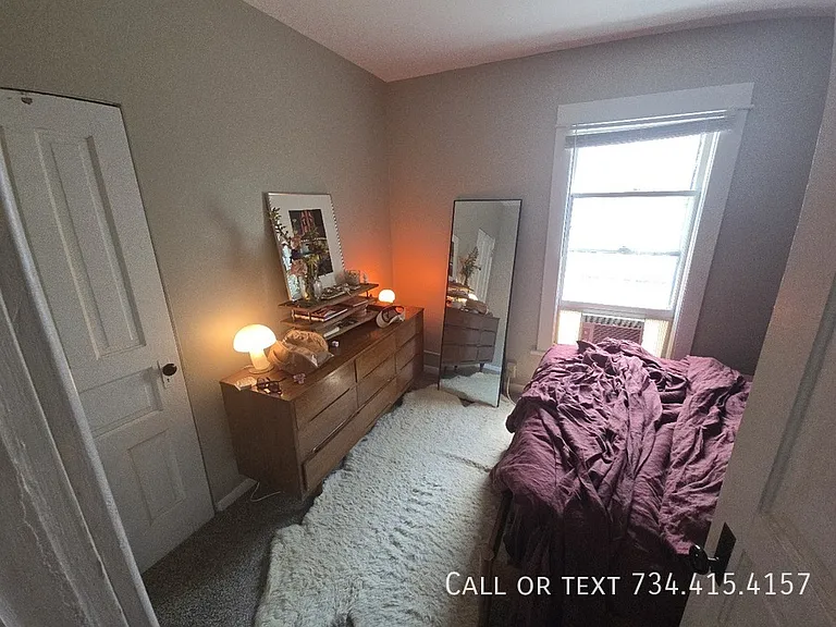 110 E Summit St — Photo 18