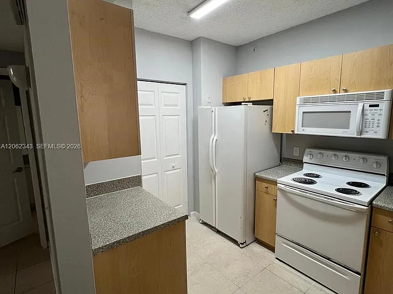 8020 N Nob Hill Rd #102 — Photo 1